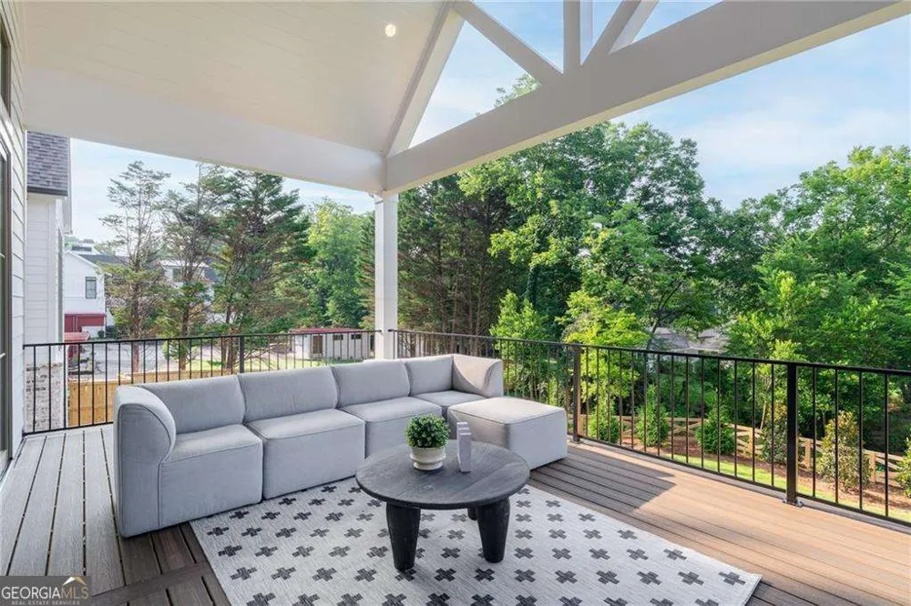 228 Thomas CIR Roswell, GA 30075