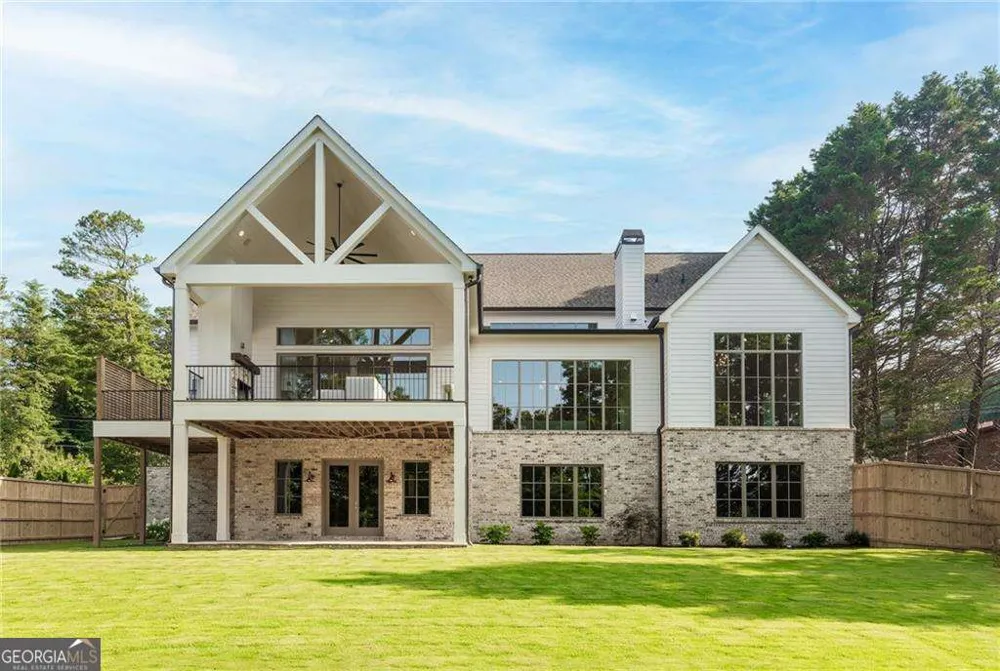 228 Thomas CIR Roswell, GA 30075