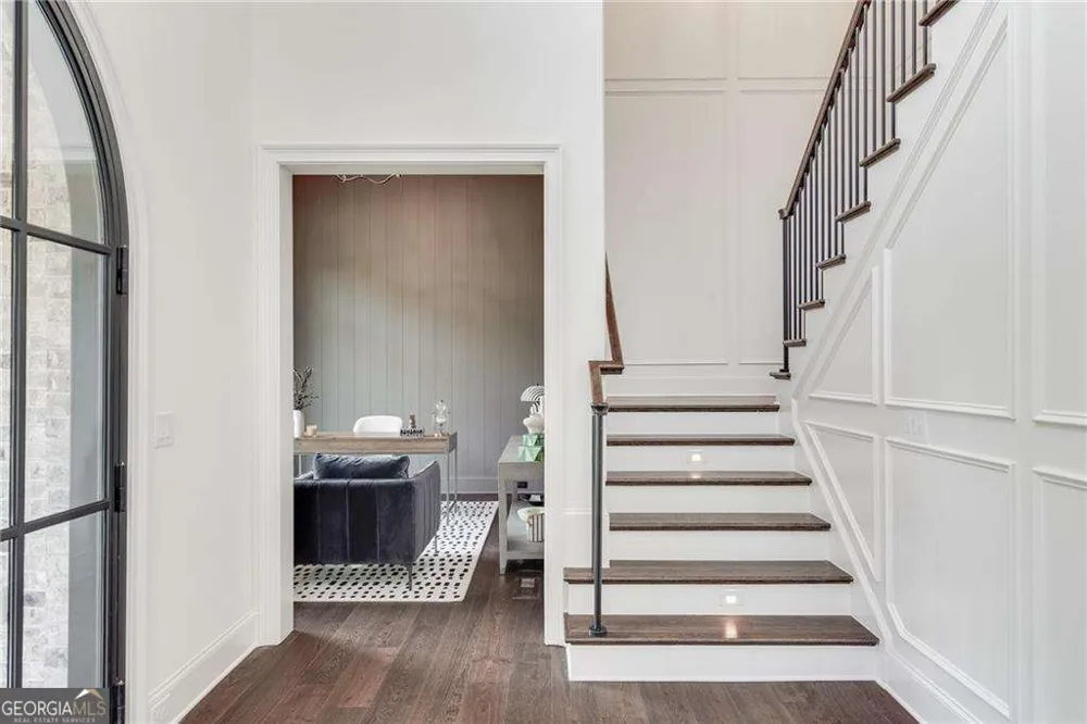 228 Thomas CIR Roswell, GA 30075