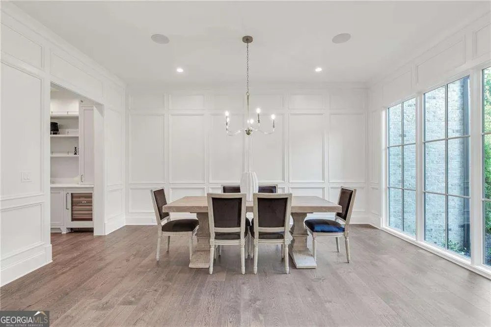 228 Thomas CIR Roswell, GA 30075