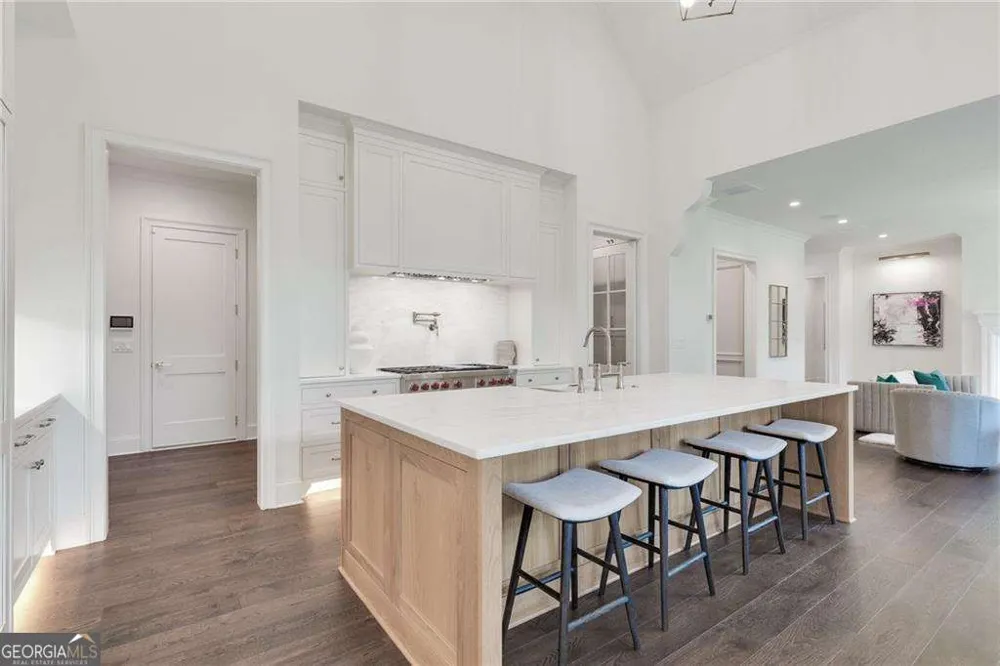 228 Thomas CIR Roswell, GA 30075