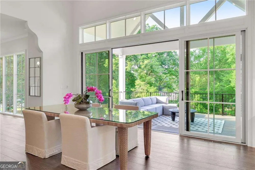228 Thomas CIR Roswell, GA 30075