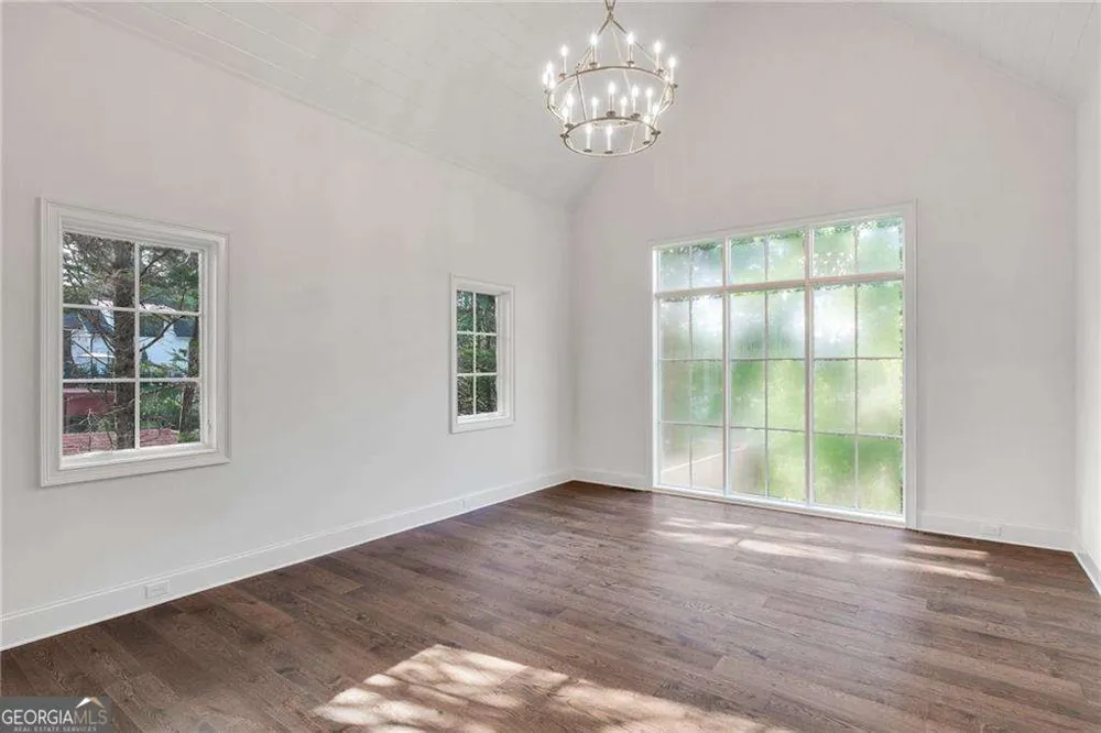 228 Thomas CIR Roswell, GA 30075