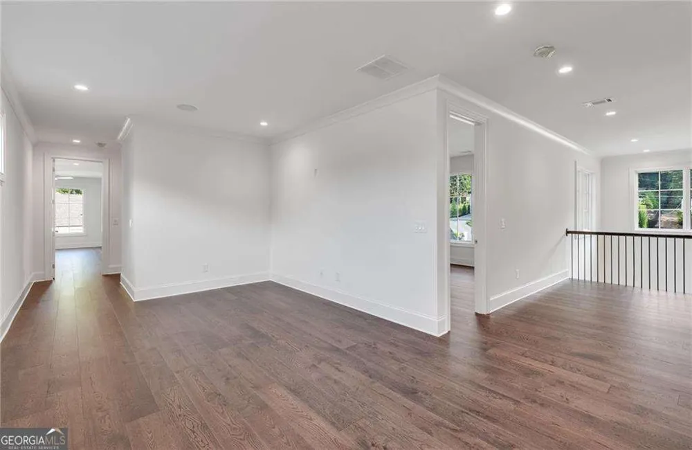 228 Thomas CIR Roswell, GA 30075