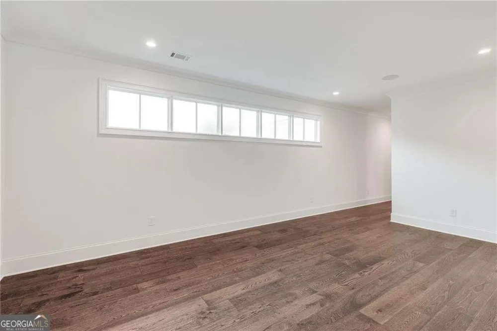 228 Thomas CIR Roswell, GA 30075