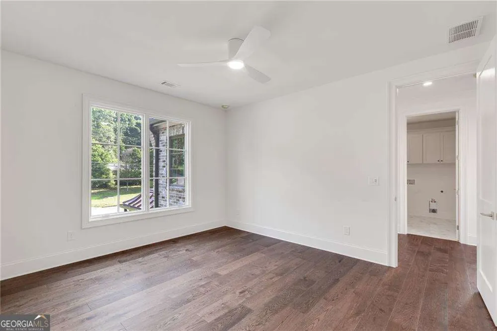 228 Thomas CIR Roswell, GA 30075