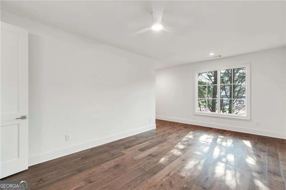 228 Thomas CIR Roswell, GA 30075