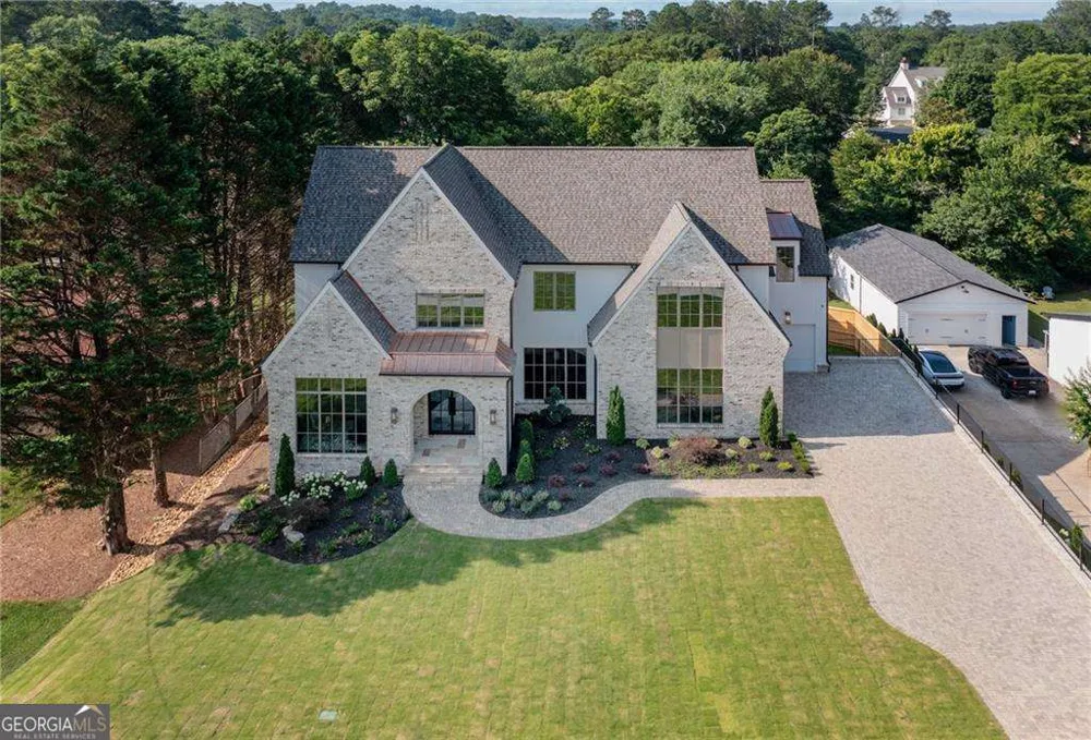 228 Thomas CIR Roswell, GA 30075