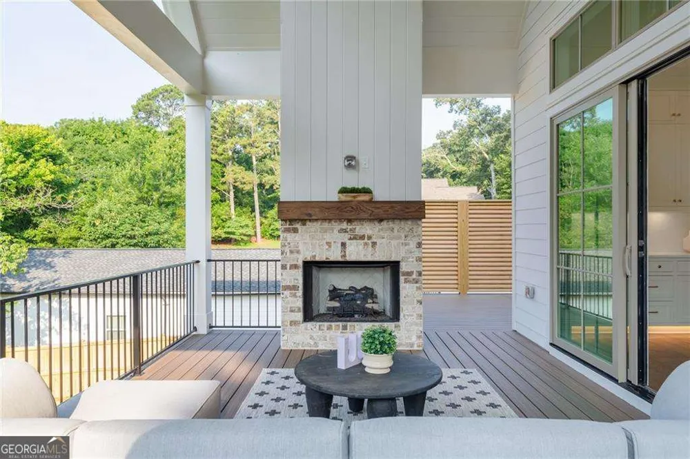 228 Thomas CIR Roswell, GA 30075