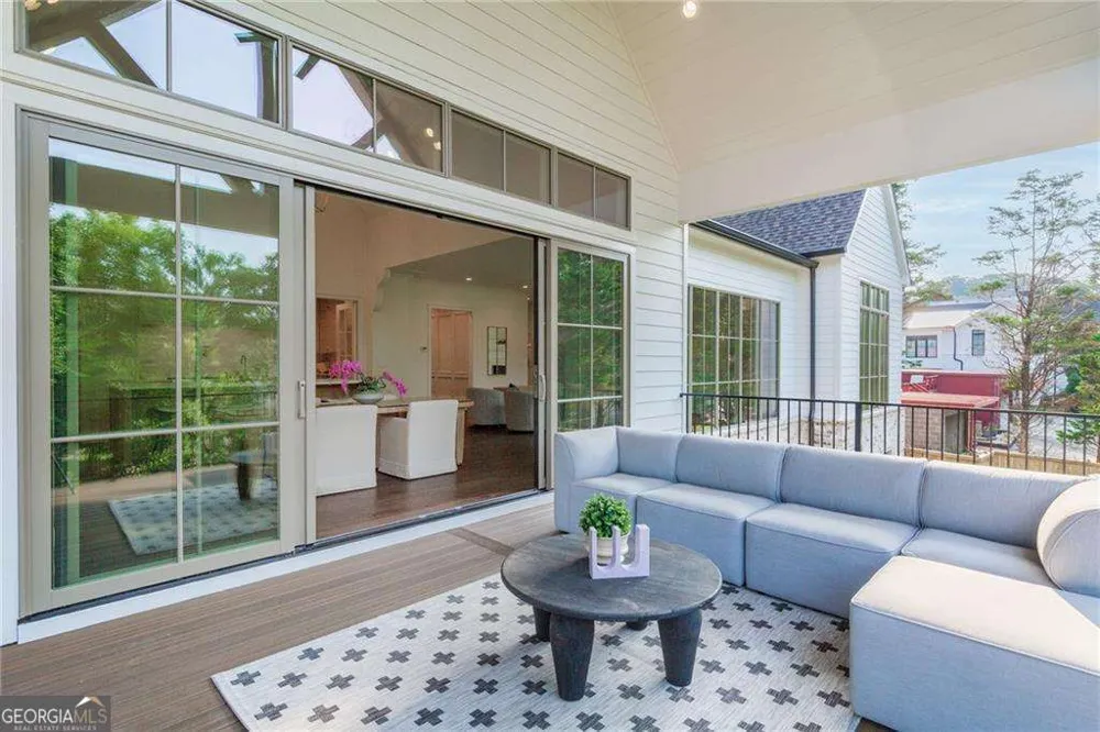 228 Thomas CIR Roswell, GA 30075