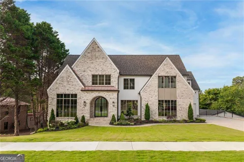 228 Thomas CIR