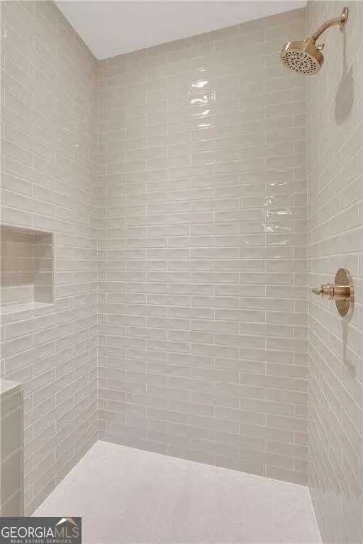 228 Thomas CIR Roswell, GA 30075