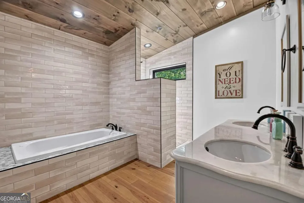 60 Hiles Hatch LN Blue Ridge, GA 30513