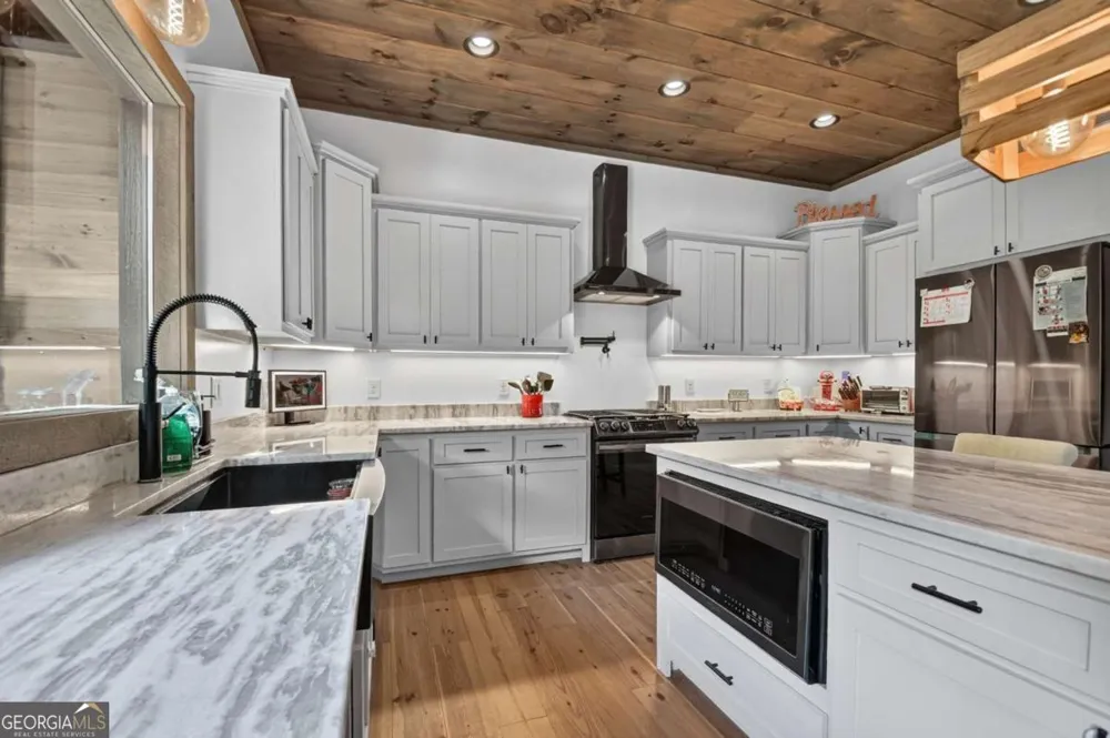 60 Hiles Hatch LN Blue Ridge, GA 30513