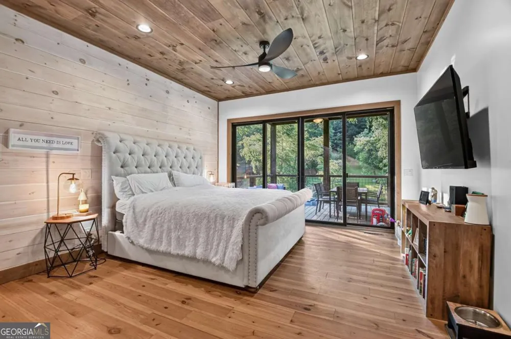 60 Hiles Hatch LN Blue Ridge, GA 30513