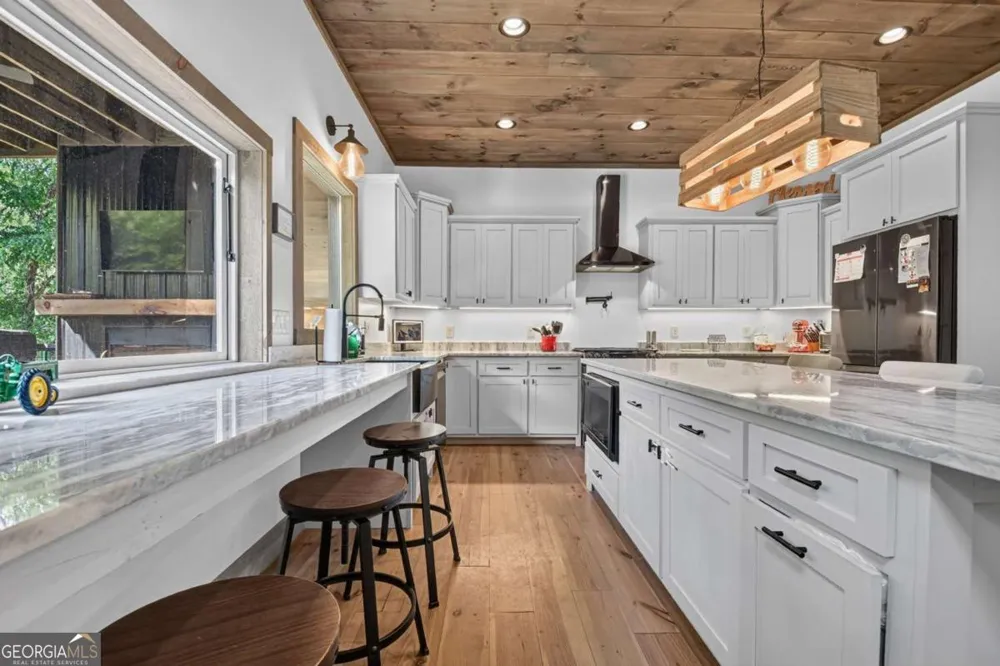 60 Hiles Hatch LN Blue Ridge, GA 30513