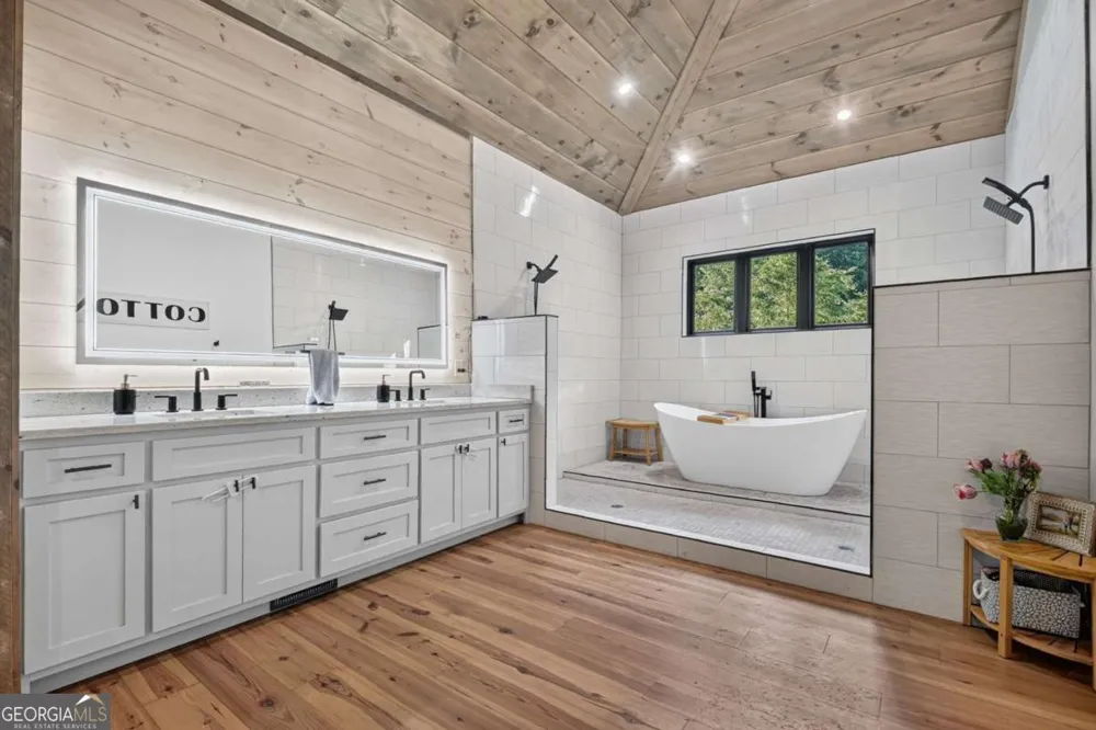 60 Hiles Hatch LN Blue Ridge, GA 30513