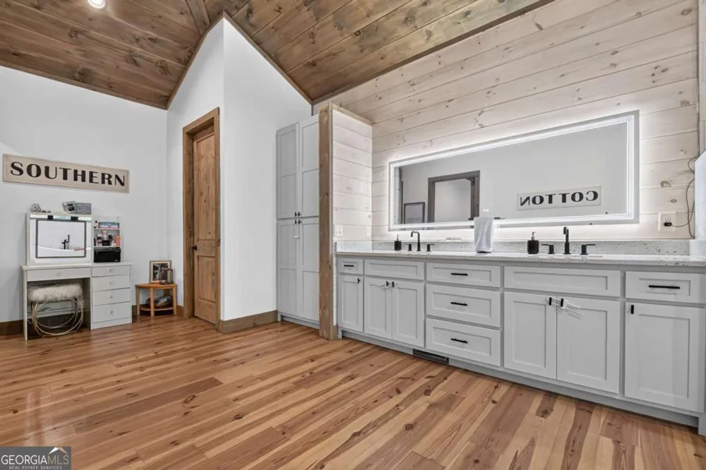 60 Hiles Hatch LN Blue Ridge, GA 30513