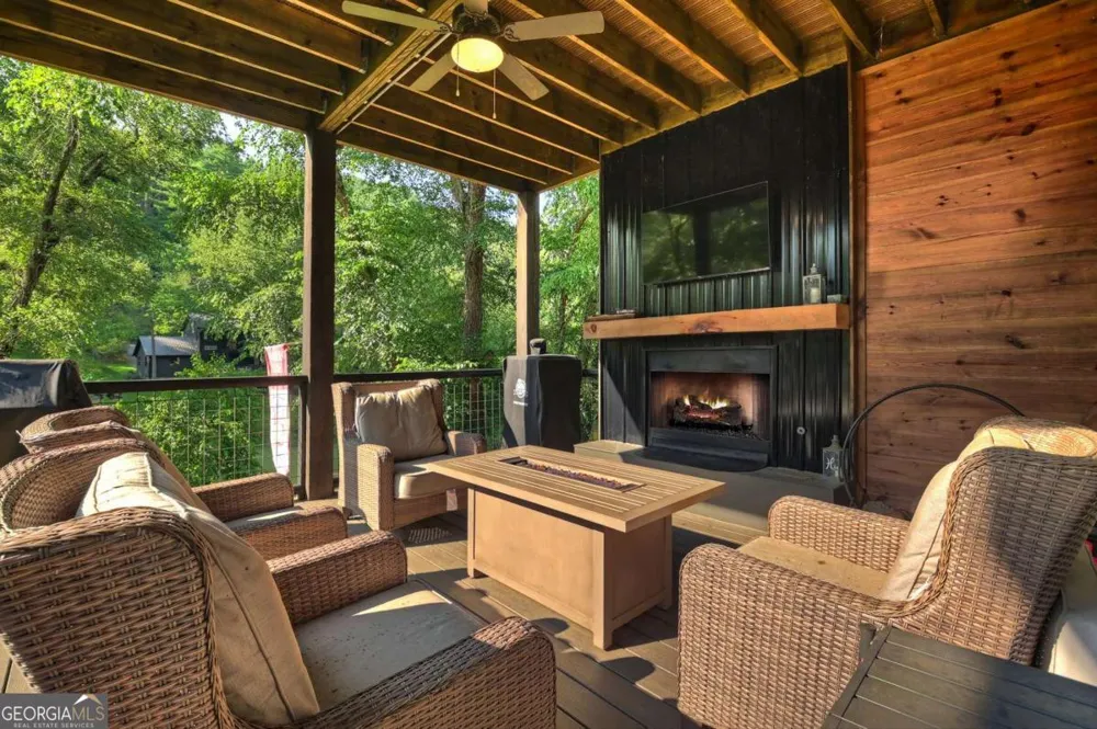 60 Hiles Hatch LN Blue Ridge, GA 30513