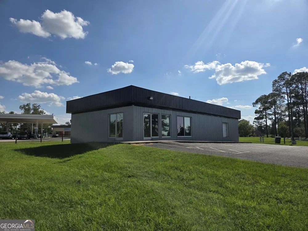 424 S Victory DR Lyons, GA 30436