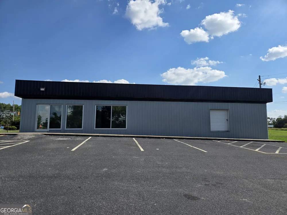424 S Victory DR Lyons, GA 30436