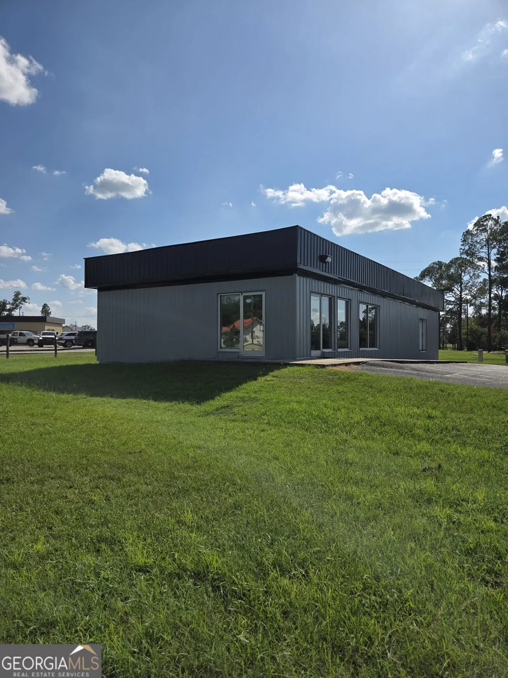 424 S Victory DR Lyons, GA 30436