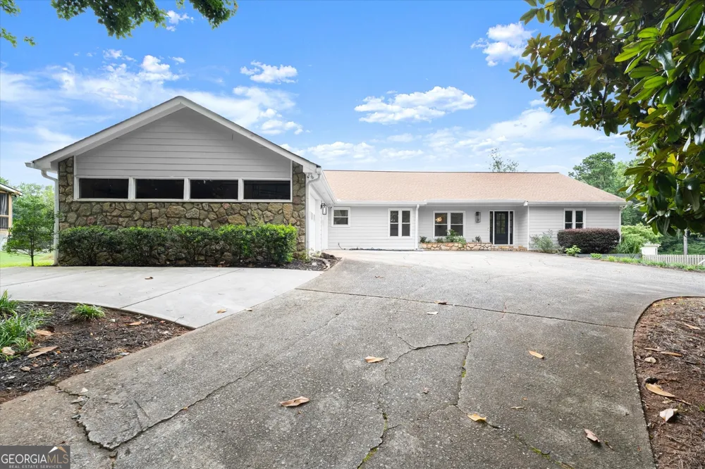 560 Saddle Creek CIR Roswell, GA 30076