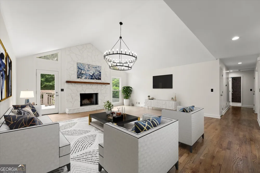 560 Saddle Creek CIR Roswell, GA 30076