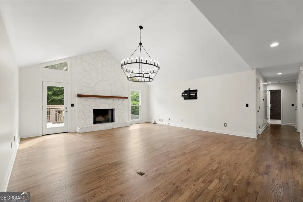 560 Saddle Creek CIR Roswell, GA 30076