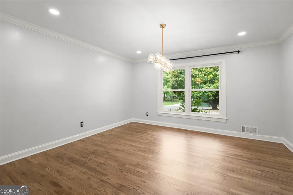 560 Saddle Creek CIR Roswell, GA 30076
