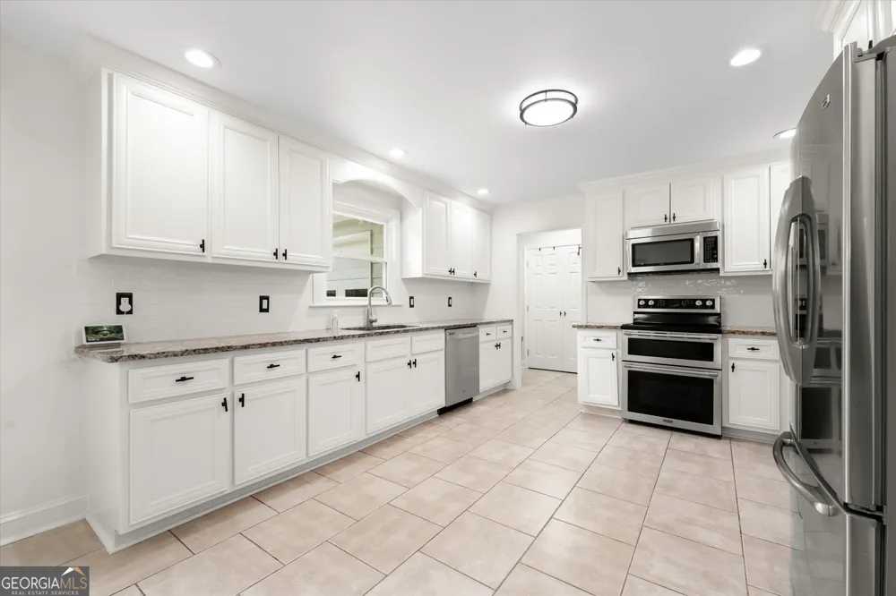 560 Saddle Creek CIR Roswell, GA 30076