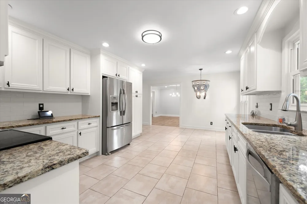 560 Saddle Creek CIR Roswell, GA 30076
