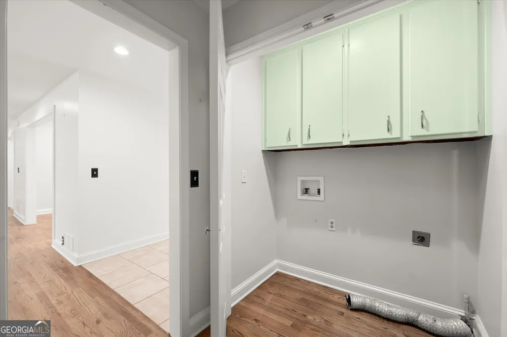 560 Saddle Creek CIR Roswell, GA 30076