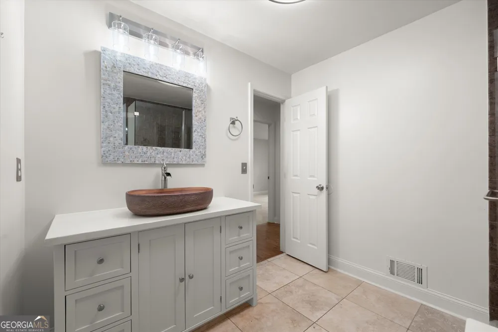 560 Saddle Creek CIR Roswell, GA 30076
