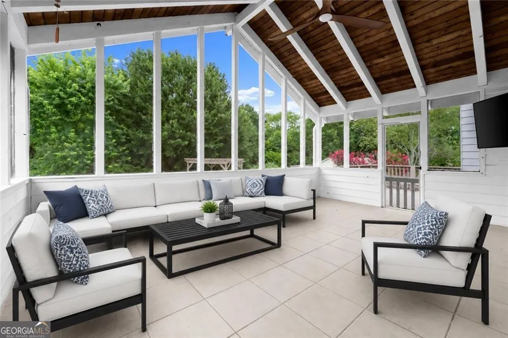560 Saddle Creek CIR Roswell, GA 30076