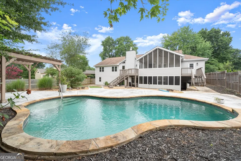 560 Saddle Creek CIR Roswell, GA 30076