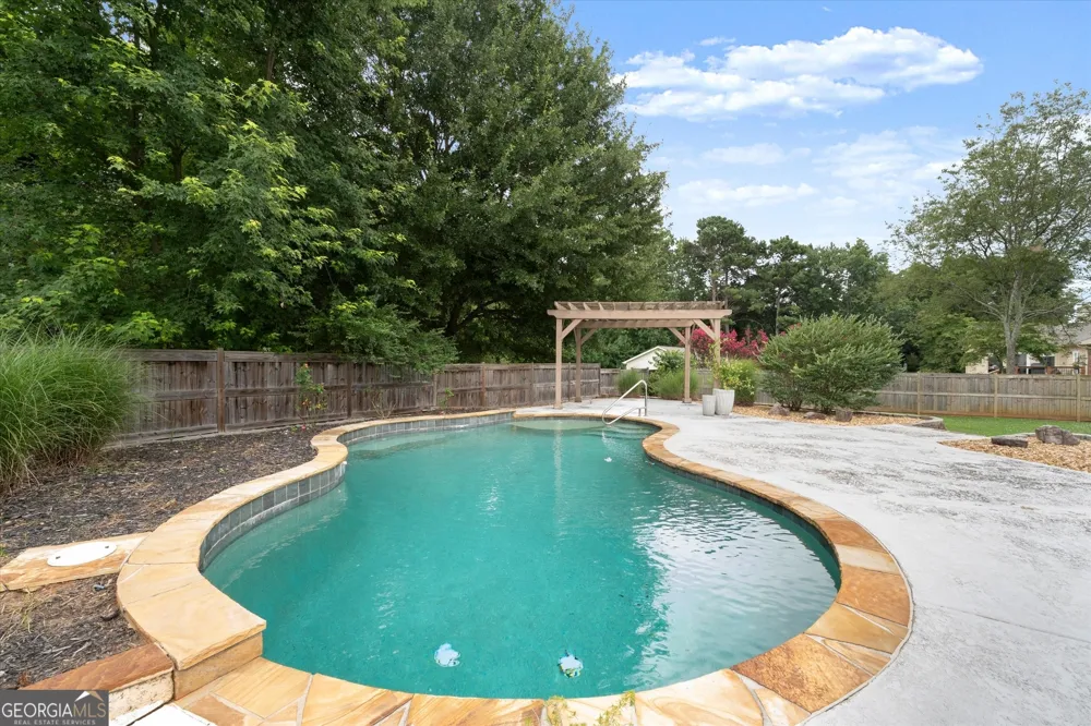 560 Saddle Creek CIR Roswell, GA 30076