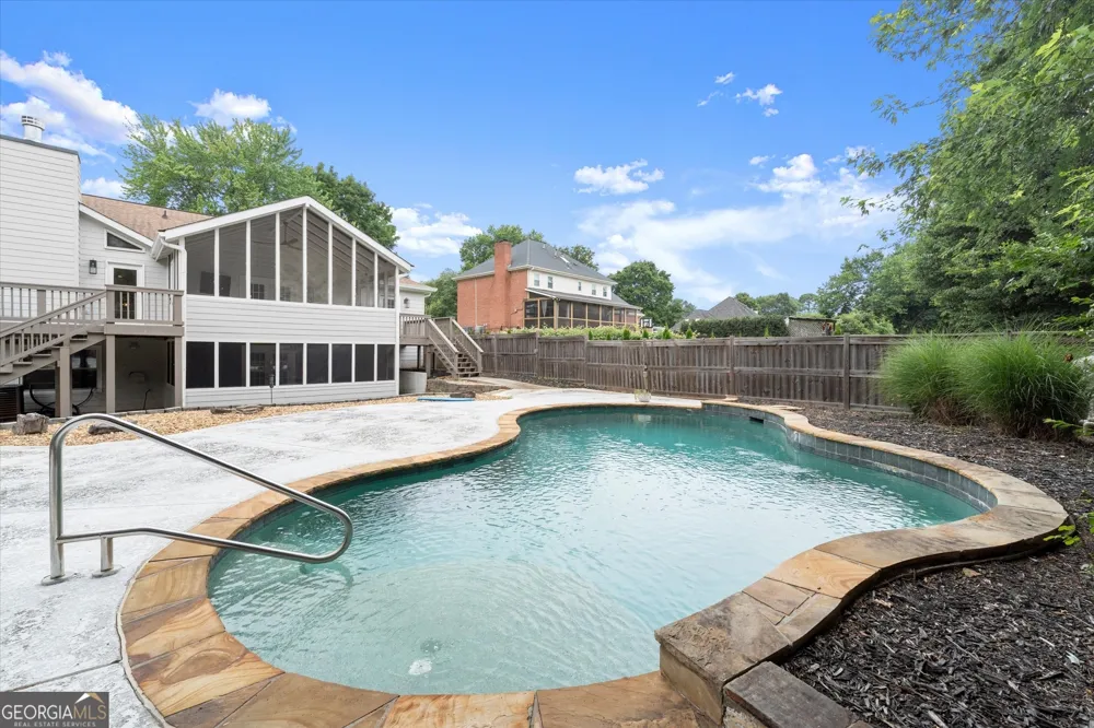 560 Saddle Creek CIR Roswell, GA 30076