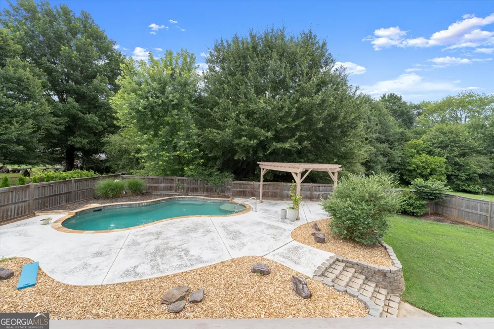 560 Saddle Creek CIR Roswell, GA 30076