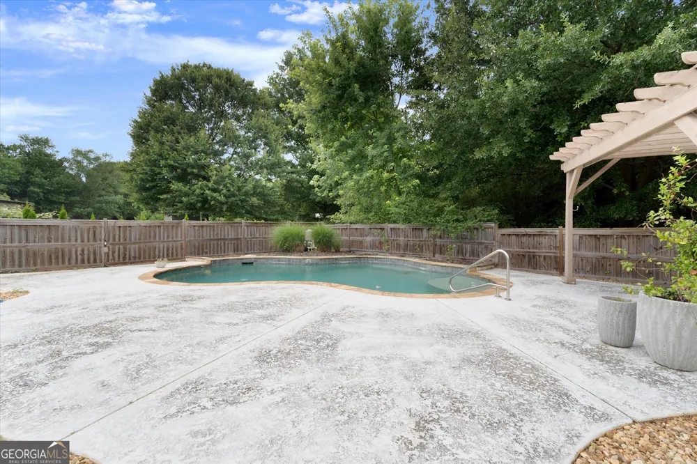 560 Saddle Creek CIR Roswell, GA 30076