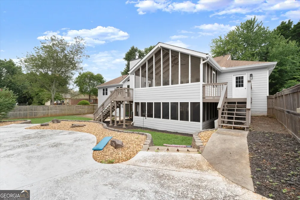 560 Saddle Creek CIR Roswell, GA 30076