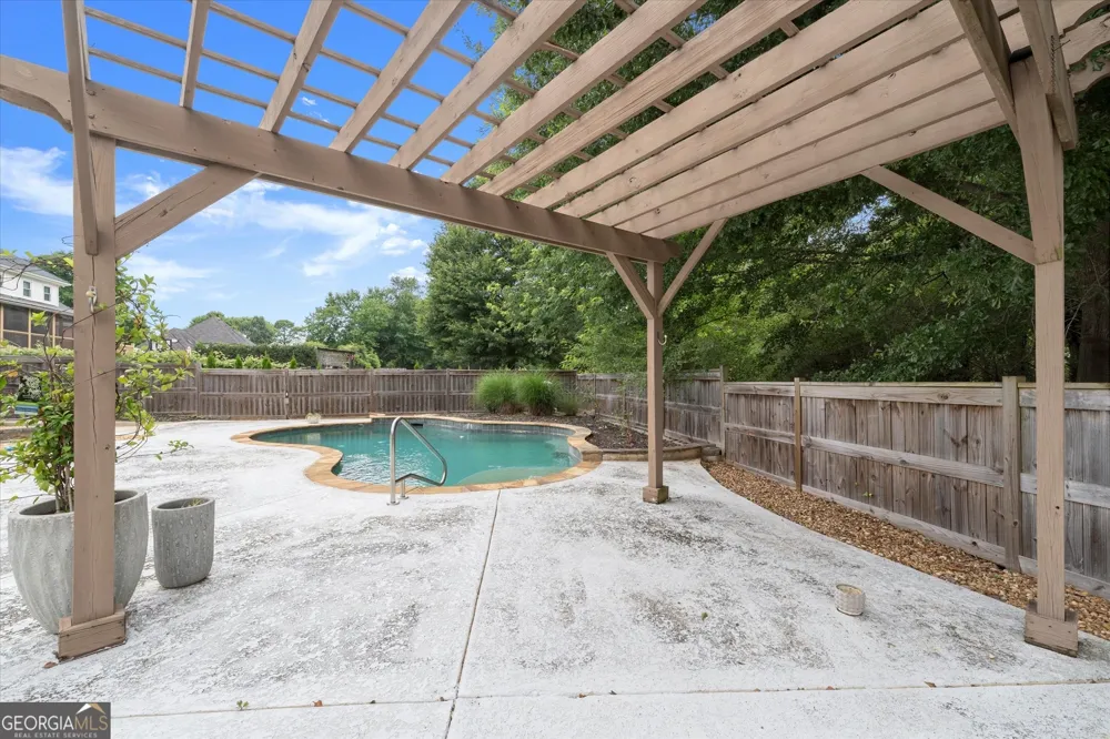 560 Saddle Creek CIR Roswell, GA 30076