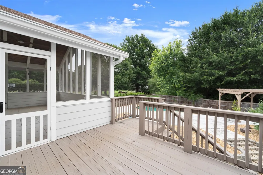 560 Saddle Creek CIR Roswell, GA 30076