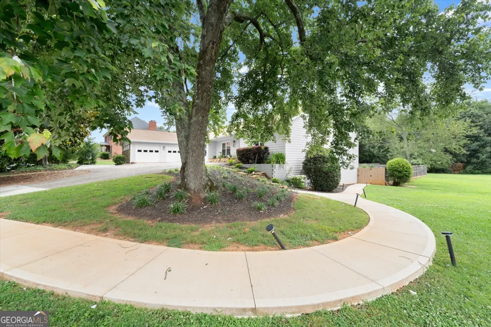 560 Saddle Creek CIR Roswell, GA 30076