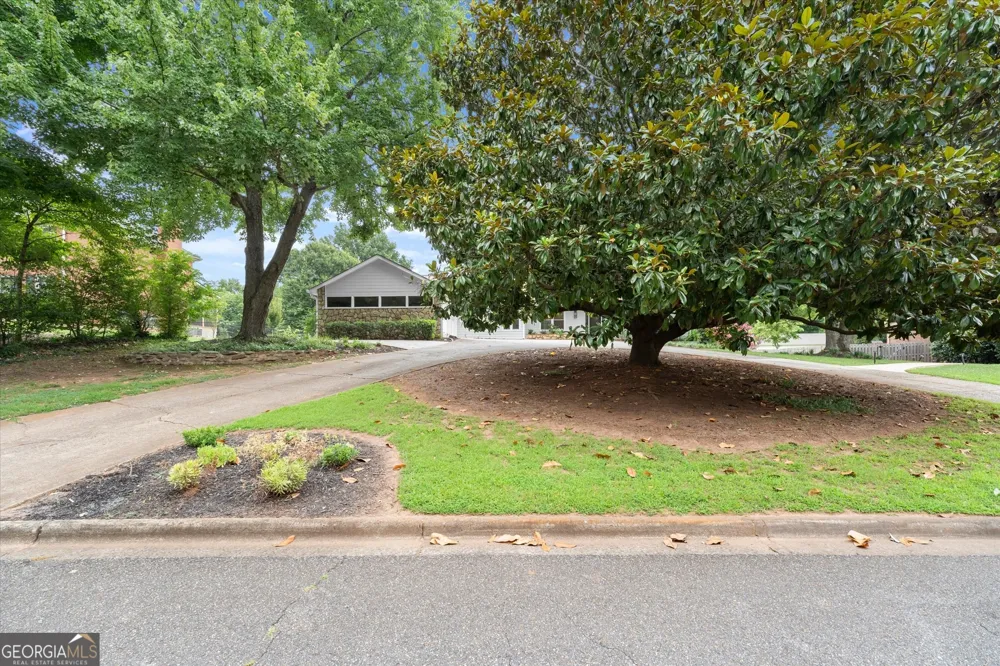 560 Saddle Creek CIR Roswell, GA 30076