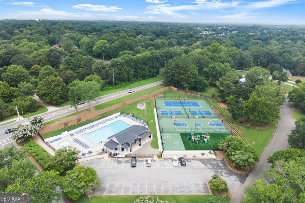 560 Saddle Creek CIR Roswell, GA 30076