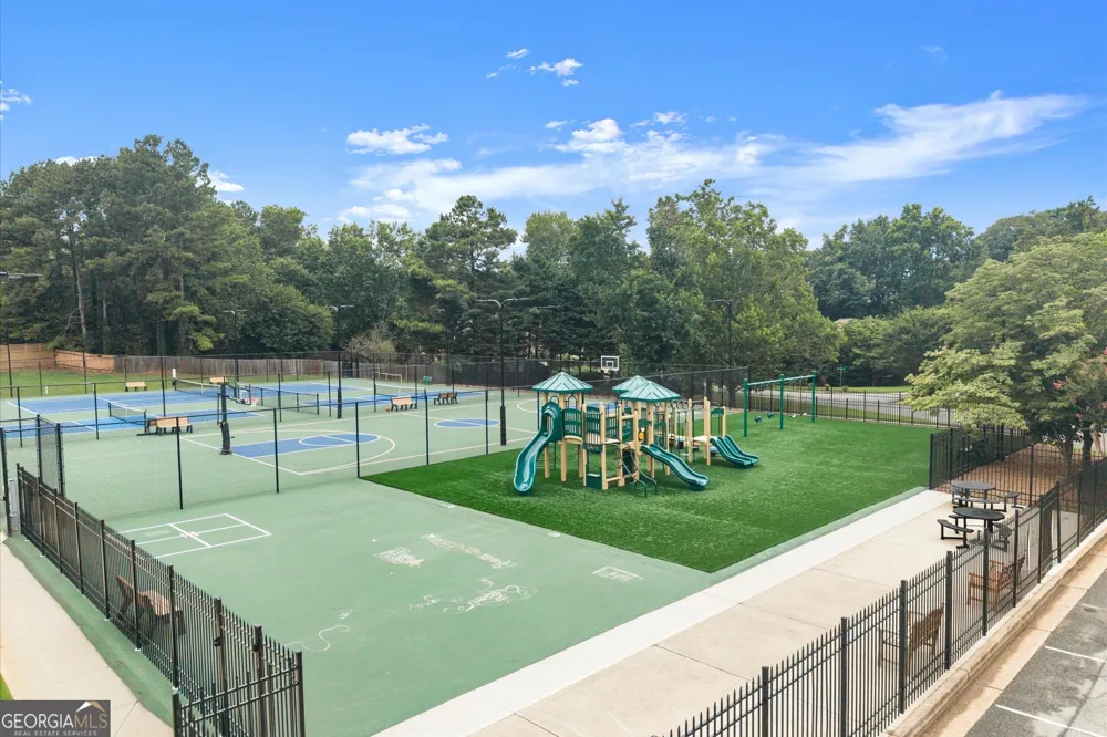 560 Saddle Creek CIR Roswell, GA 30076