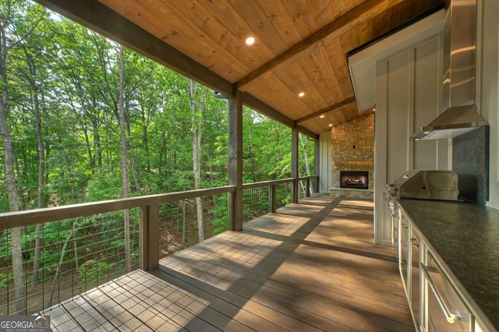 412 Mountain Tops CIR Blue Ridge, GA 30513