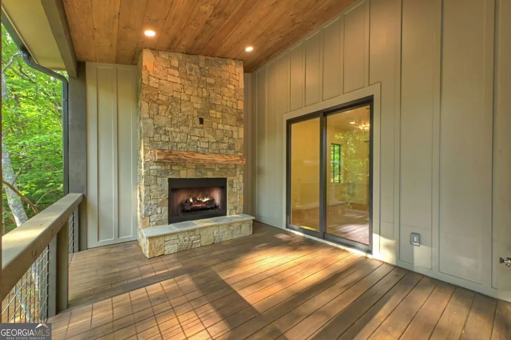412 Mountain Tops CIR Blue Ridge, GA 30513