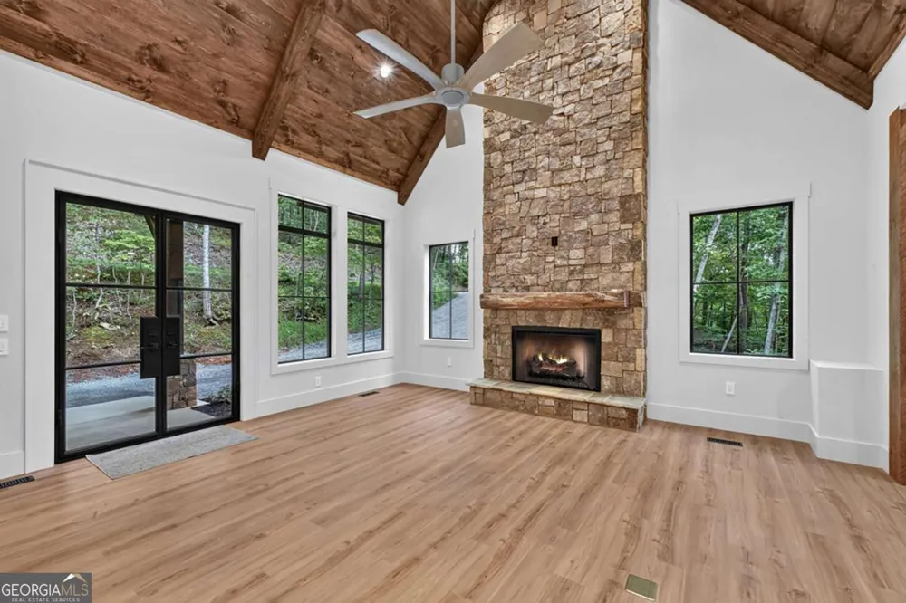 412 Mountain Tops CIR Blue Ridge, GA 30513